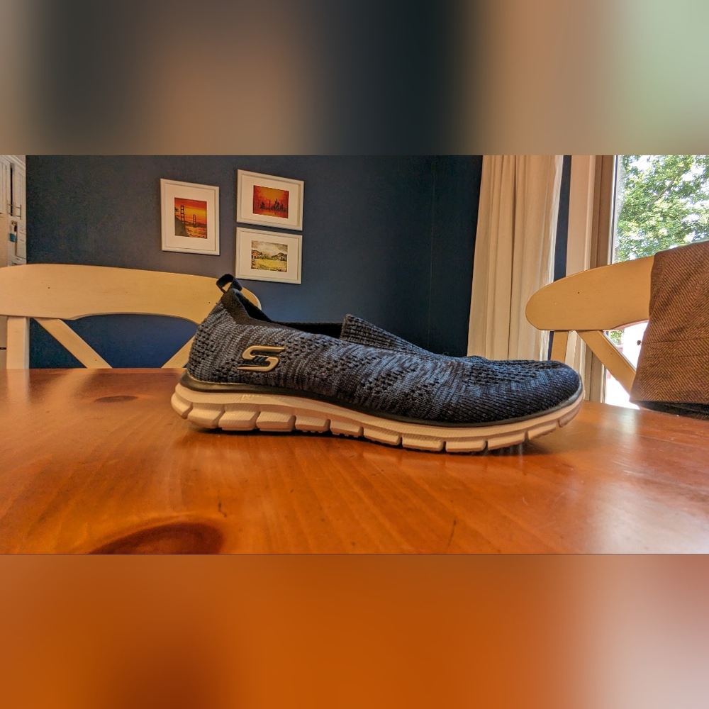 🍂 4 for $25🍂 EUC Sketchers slip on sneakers 8.5